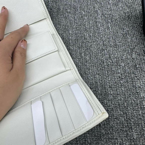 100% Authentic Gucci Wallet - Picture 16 of 16